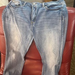 Light wash skinny leg jeans